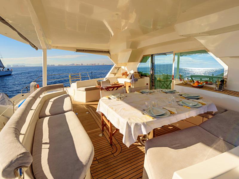 Book yachts online - catamaran - Privilege 615 - Maitia - rent