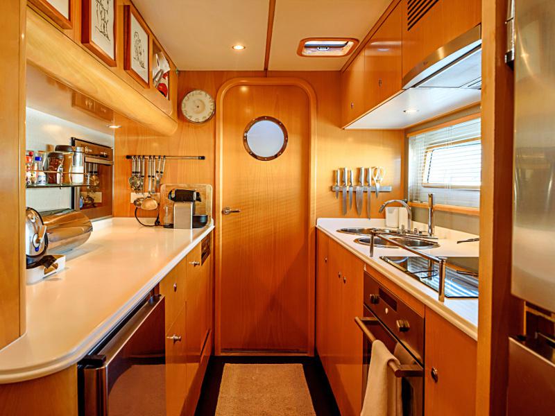 Book yachts online - catamaran - Privilege 615 - Maitia - rent