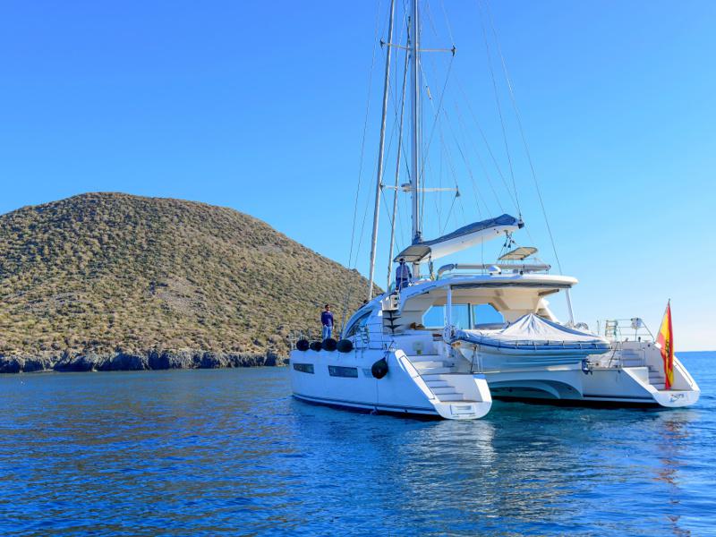 Book yachts online - catamaran - Privilege 615 - Maitia - rent