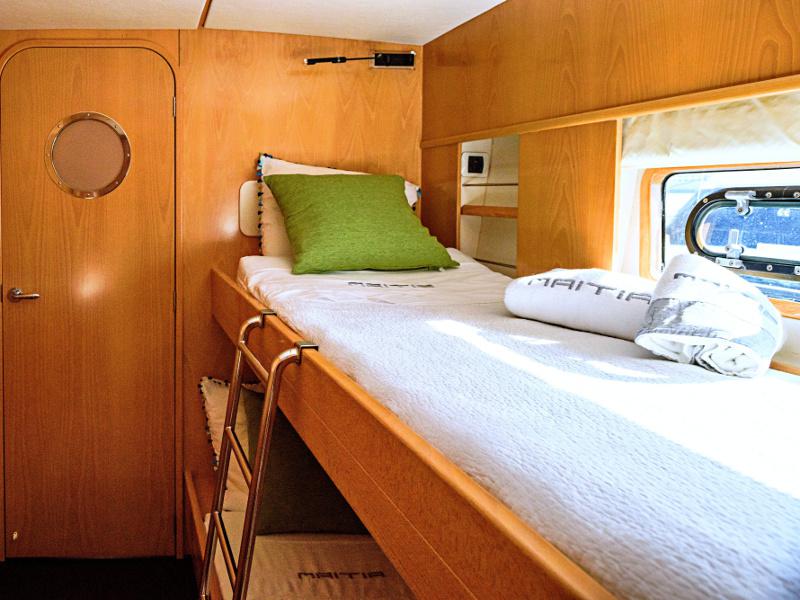 Book yachts online - catamaran - Privilege 615 - Maitia - rent