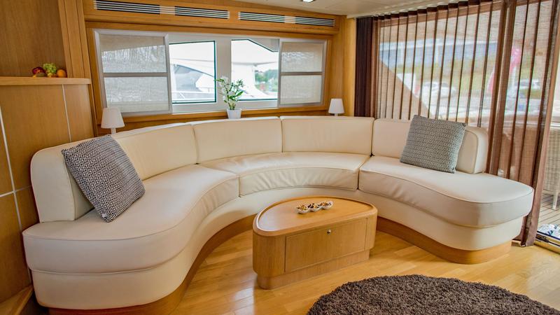 Book yachts online - motorboat - Abacus 70 - Malibu - rent