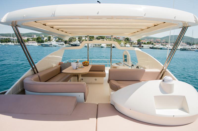 Book yachts online - motorboat - Abacus 70 - Malibu - rent