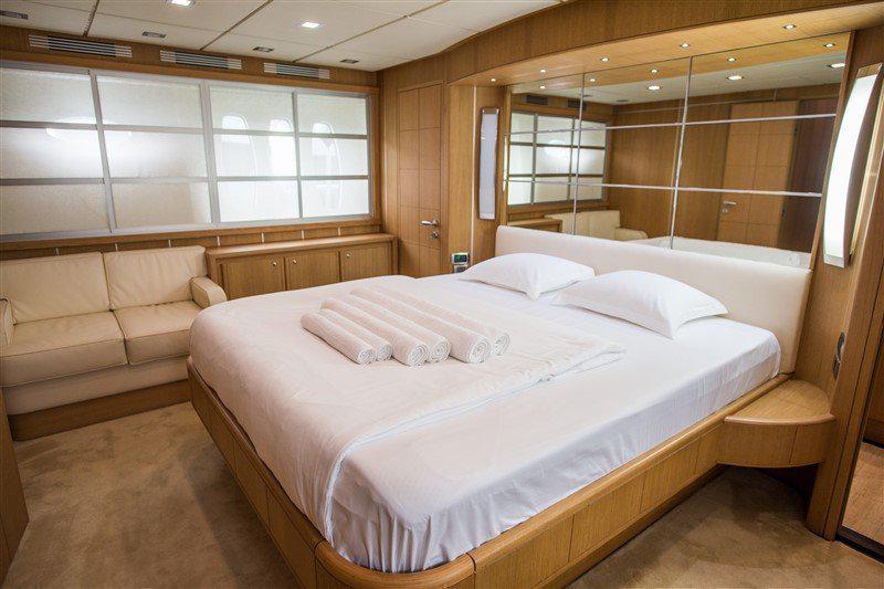 Book yachts online - motorboat - Abacus 70 - Malibu - rent