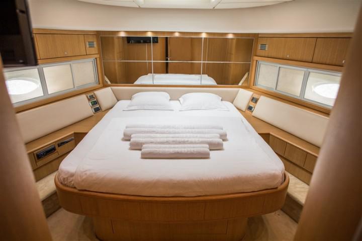 Book yachts online - motorboat - Abacus 70 - Malibu - rent