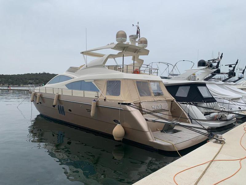 Book yachts online - motorboat - Abacus 70 - Malibu - rent