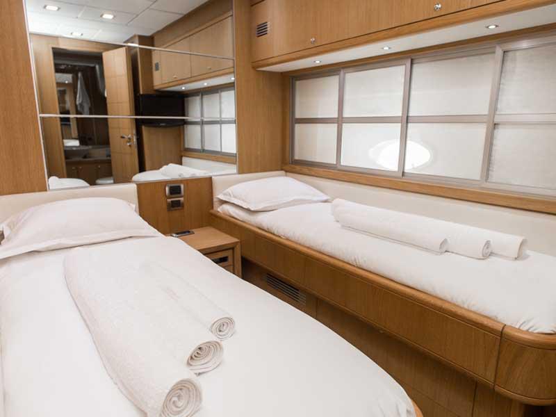 Book yachts online - motorboat - Abacus 70 - Malibu - rent