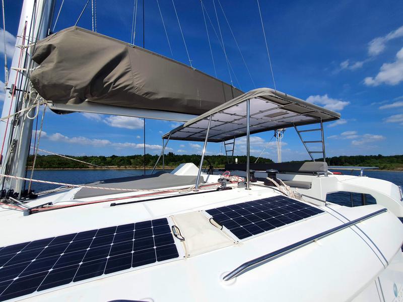 Book yachts online - catamaran - Lagoon 450  Fly - For Sail - rent