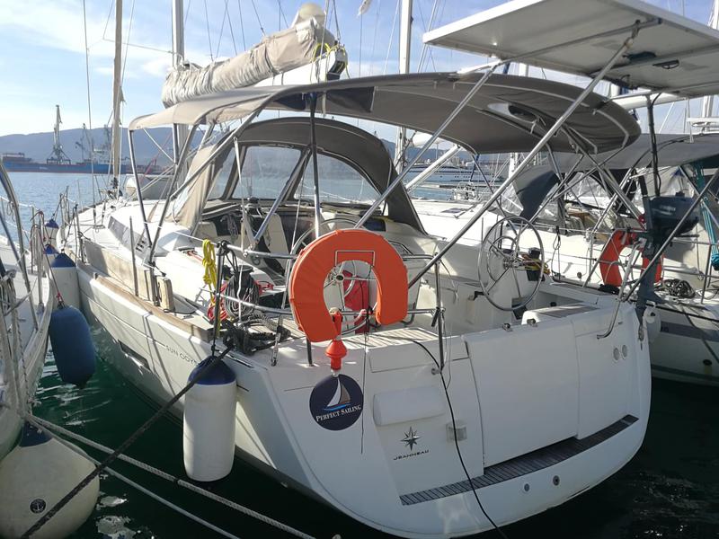 Book yachts online - sailboat - Jeanneau 439 - Marina 1 - rent