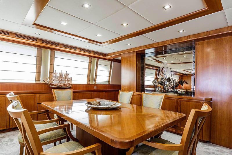 Book yachts online - motorboat - Falcon 115 - Sanref Falcon - rent
