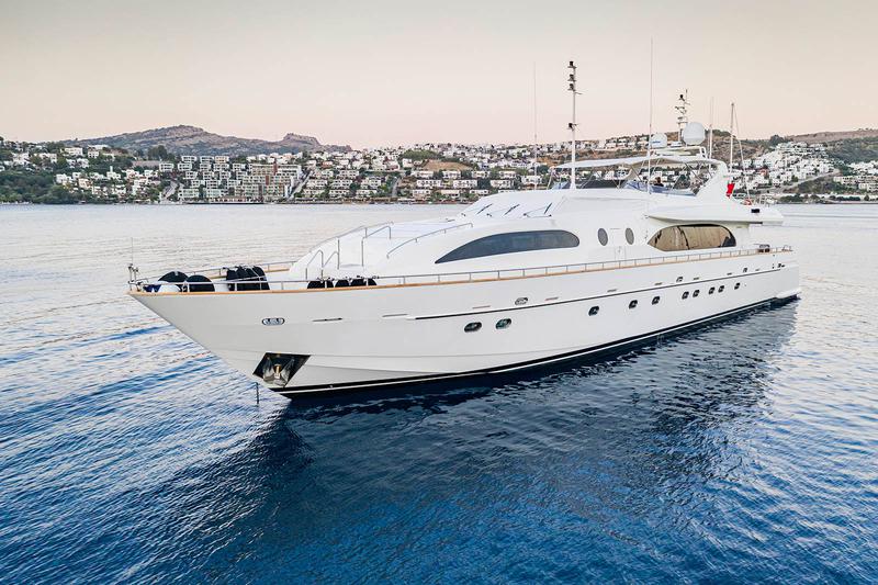 Book yachts online - motorboat - Falcon 115 - Sanref Falcon - rent