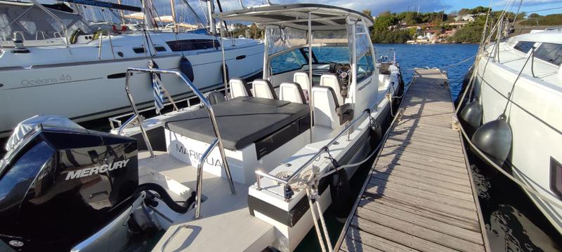 Book yachts online - motorboat - Axopar 28 T-Top - Mariqua - rent