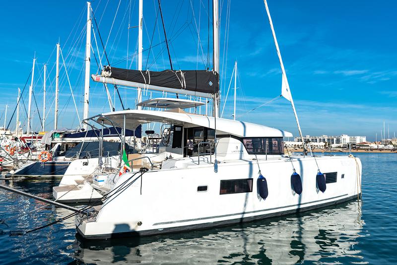 Book yachts online - catamaran - Fountaine Pajot Isla 40 - Isla (Wm+Solar Pan) - rent