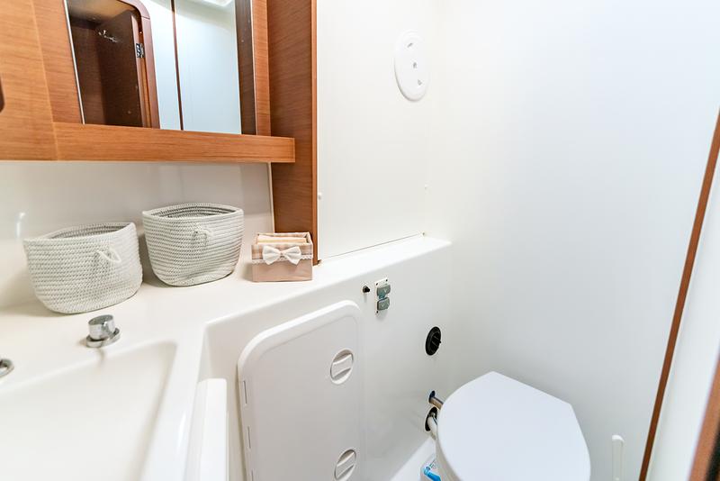 Book yachts online - catamaran - Fountaine Pajot Isla 40 - Isla (Wm+Solar Pan) - rent