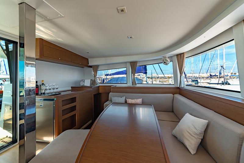 Book yachts online - catamaran - Fountaine Pajot Isla 40 - Isla (Wm+Solar Pan) - rent