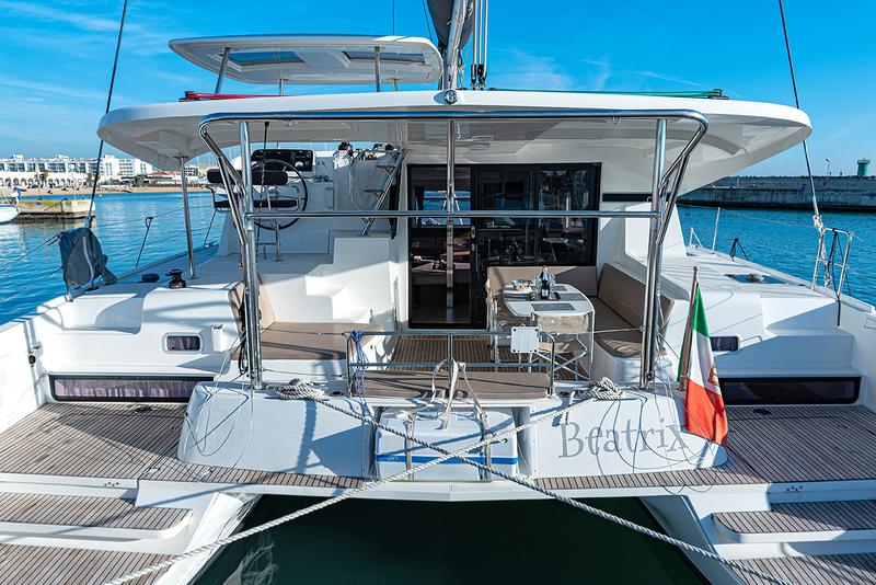 Book yachts online - catamaran - Fountaine Pajot Isla 40 - Isla (Wm+Solar Pan) - rent