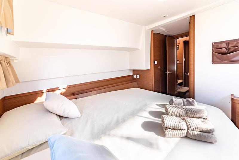 Book yachts online - catamaran - Fountaine Pajot Isla 40 - Isla (Wm+Solar Pan) - rent