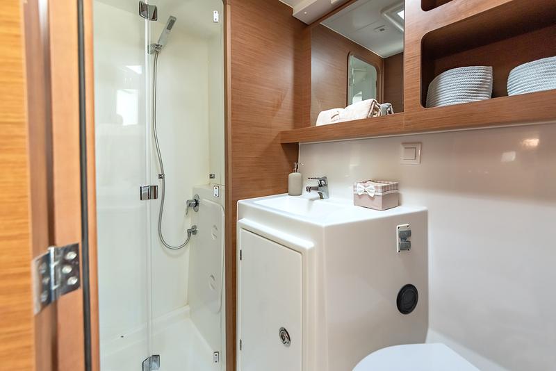 Book yachts online - catamaran - Fountaine Pajot Isla 40 - Isla (Wm+Solar Pan) - rent