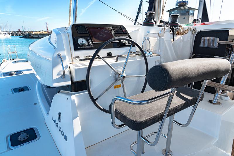 Book yachts online - catamaran - Fountaine Pajot Isla 40 - Isla (Wm+Solar Pan) - rent