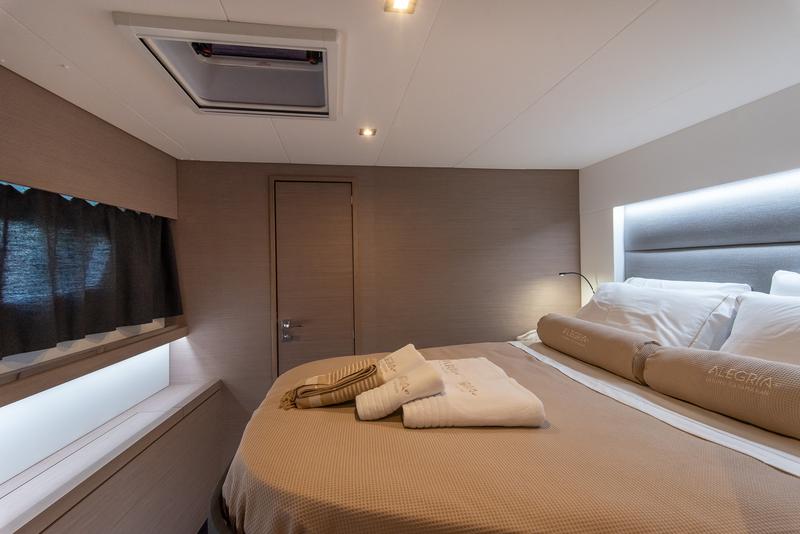 Book yachts online - catamaran - Fountaine Pajot - Saona 47 - Crewed   "Alegria" - rent