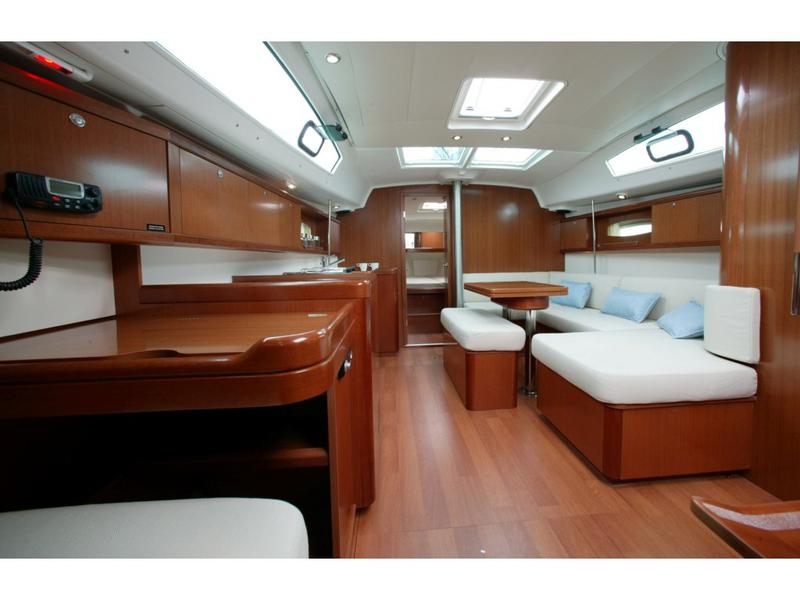 Book yachts online - sailboat - Beneteau Oceanis 40 - Tosca - rent