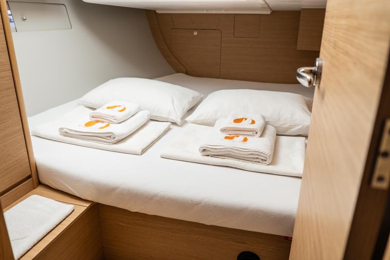 Book yachts online - sailboat - Dufour 412 Grand large - OYKUM - rent