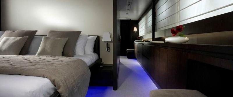 Book yachts online - motorboat - Canados 86 - Miraval - rent