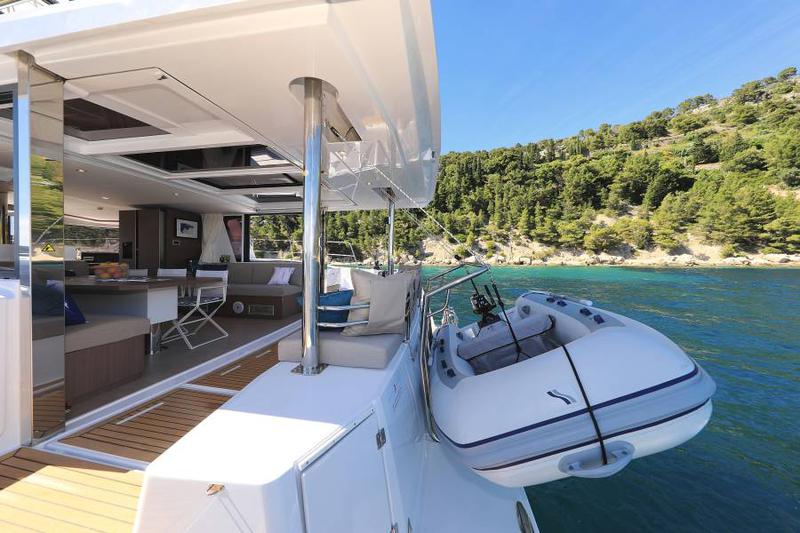 Book yachts online - catamaran - Bali 4.6 - MY Queen - rent