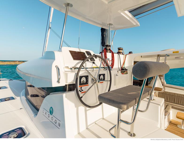 Book yachts online - catamaran - Lagoon 42 - NN - AC and generator - rent