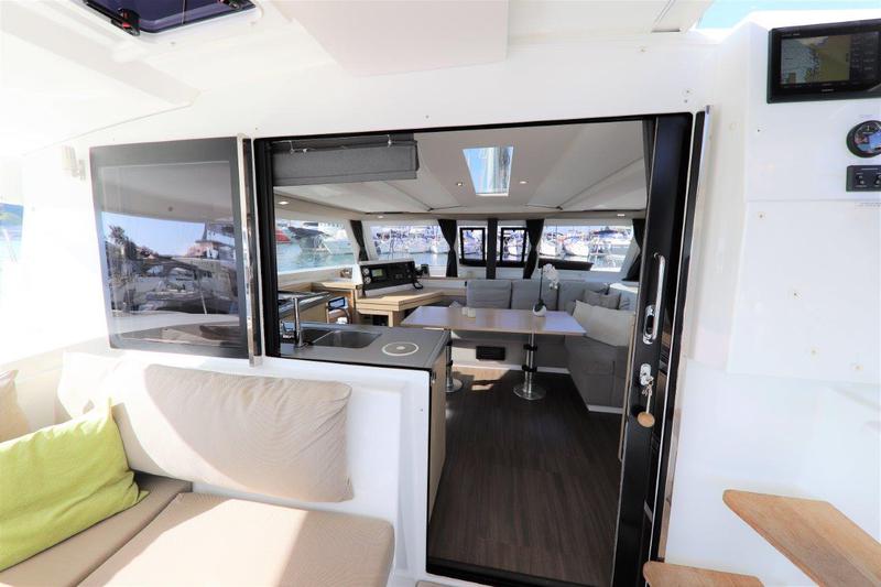 Book yachts online - catamaran - Lucia 40 - Minoris - rent