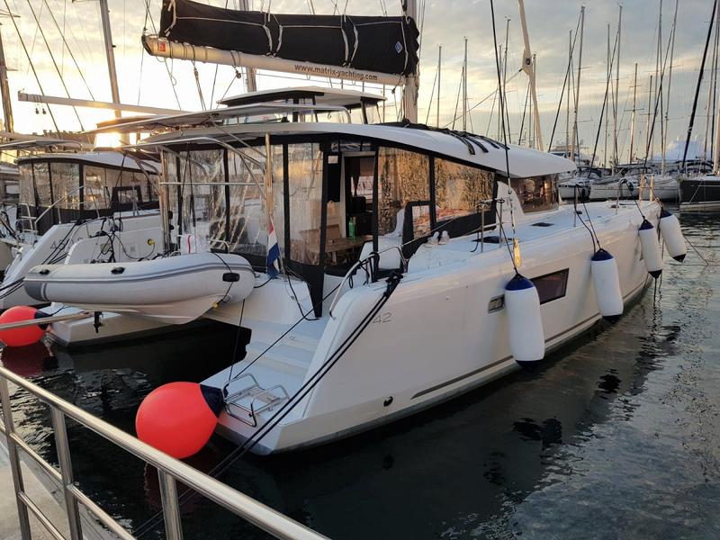 Book yachts online - catamaran - Lagoon 42 - Da Vinci - rent