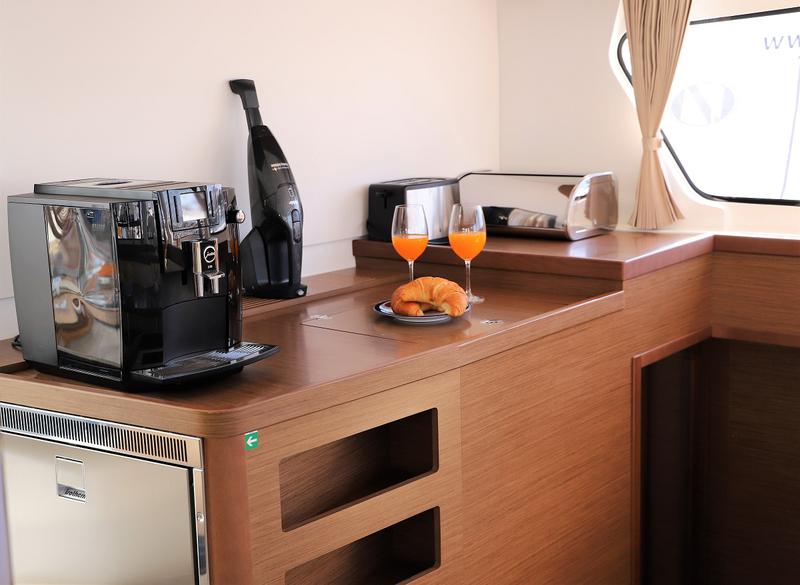 Book yachts online - catamaran - Lagoon 42 - Da Vinci - rent