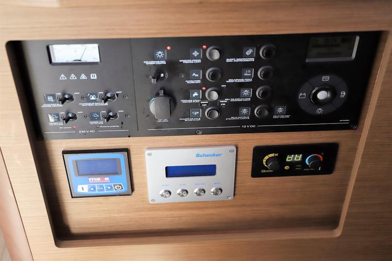 Book yachts online - catamaran - Lagoon 42 - Da Vinci - rent