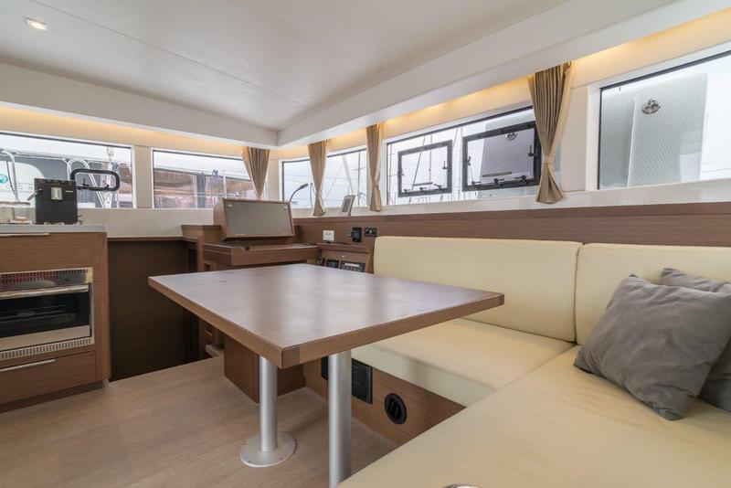 Book yachts online - catamaran - Lagoon 40 - Infinity - rent