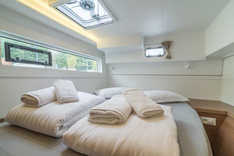 Book yachts online - catamaran - Lagoon 40 - Infinity - rent