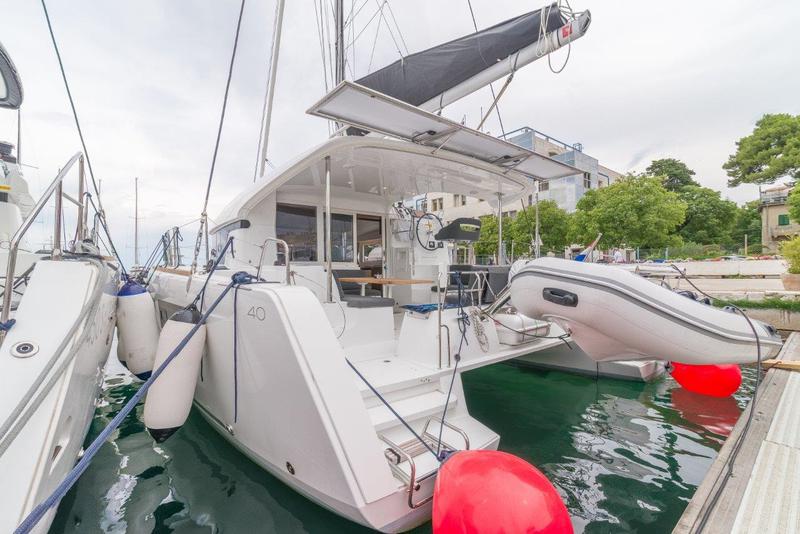 Book yachts online - catamaran - Lagoon 40 - Infinity - rent