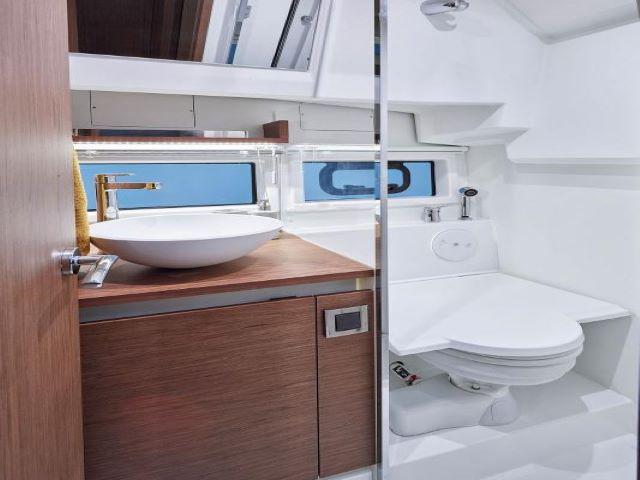 Book yachts online - motorboat - Jeanneau NC 33 - Knot Home - rent