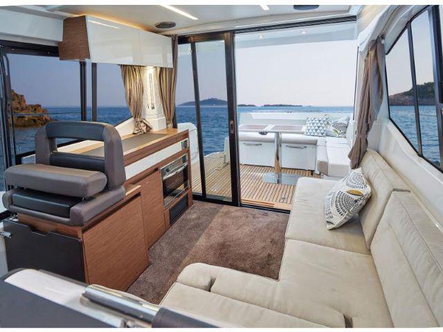 Book yachts online - motorboat - Jeanneau NC 33 - Knot Home - rent