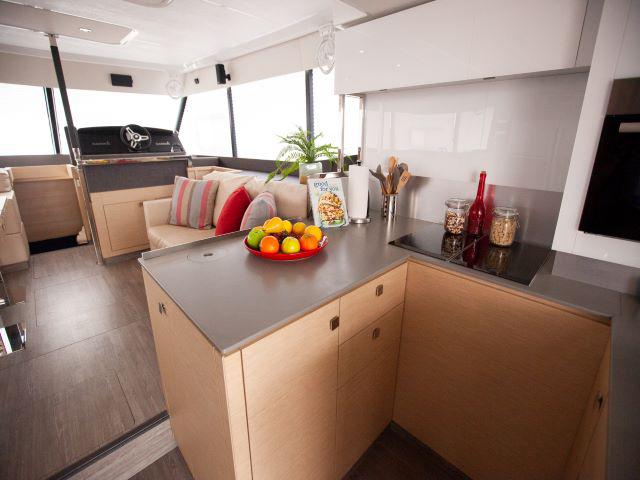 Book yachts online - powercatamaran - MY44 - Hondo - rent