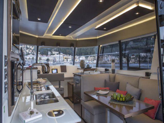 Book yachts online - powercatamaran - MY 37 - Sweet Caroline - rent