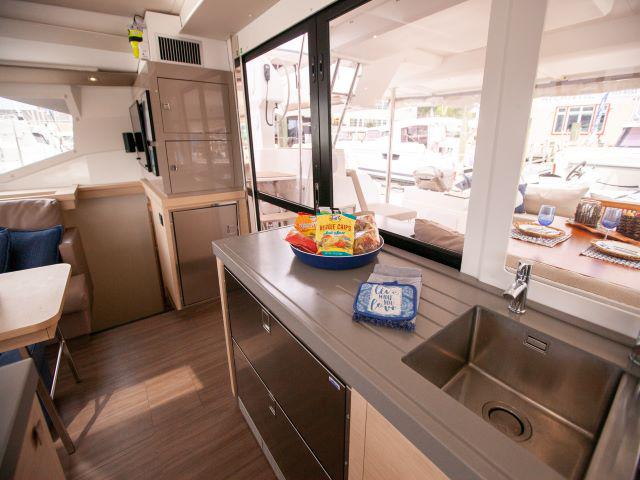 Book yachts online - catamaran - Saona 47 M - Dark Star - rent