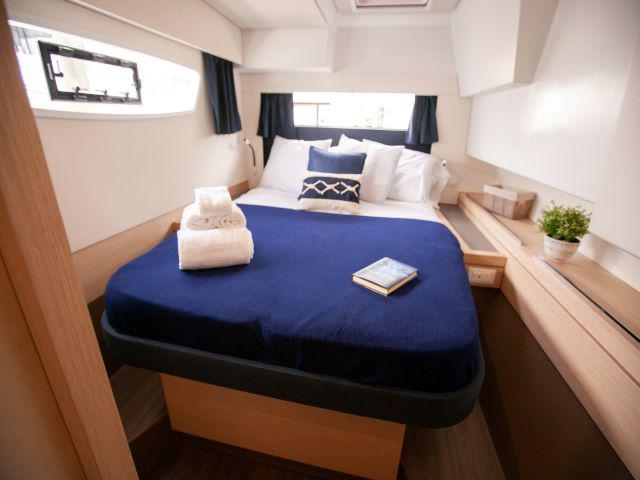 Book yachts online - catamaran - Saona 47 M - Dark Star - rent