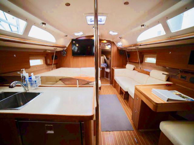 Book yachts online - sailboat - Catalina 45 - Serenity - rent