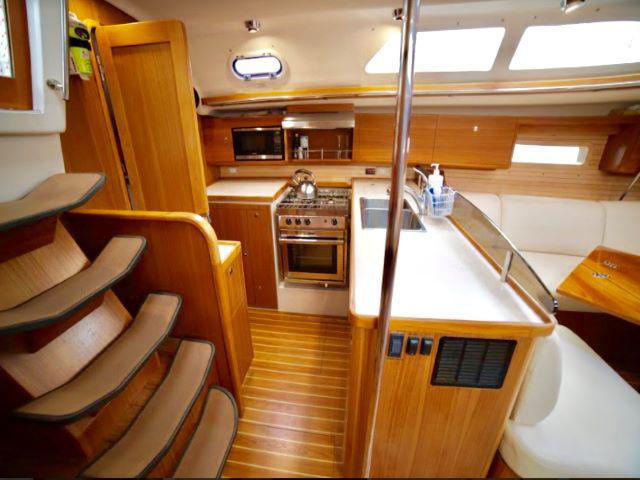 Book yachts online - sailboat - Catalina 45 - Serenity - rent