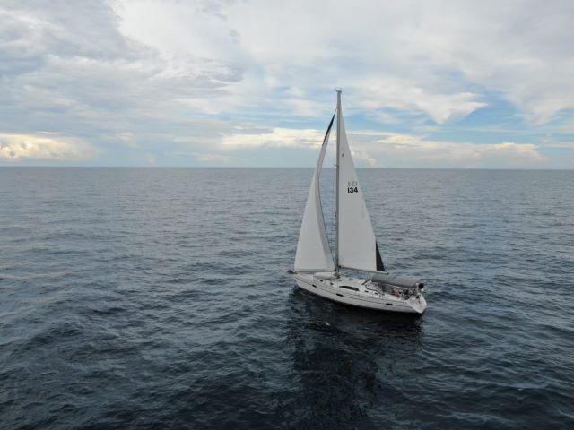Book yachts online - sailboat - Catalina 45 - Serenity - rent