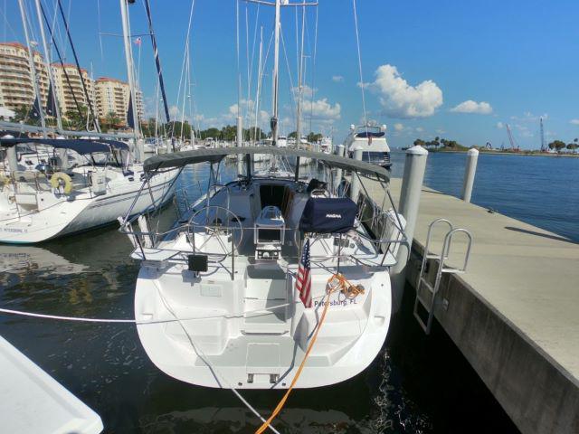 Book yachts online - sailboat - Catalina 45 - Serenity - rent