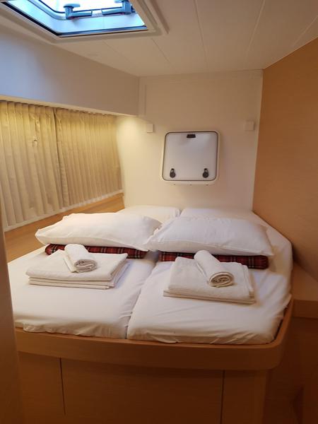 Book yachts online - catamaran - Lagoon 42 - Agia Irini - rent