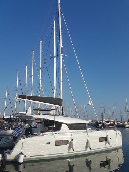 Book yachts online - catamaran - Lagoon 42 - Agia Irini - rent