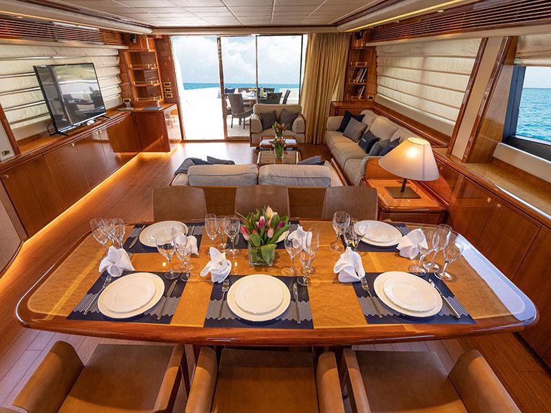 Book yachts online - motorboat - Ferretti 880 - Estia YI - rent
