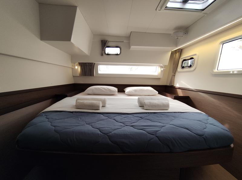 Book yachts online - catamaran - Lagoon 42 - Aktaia - rent