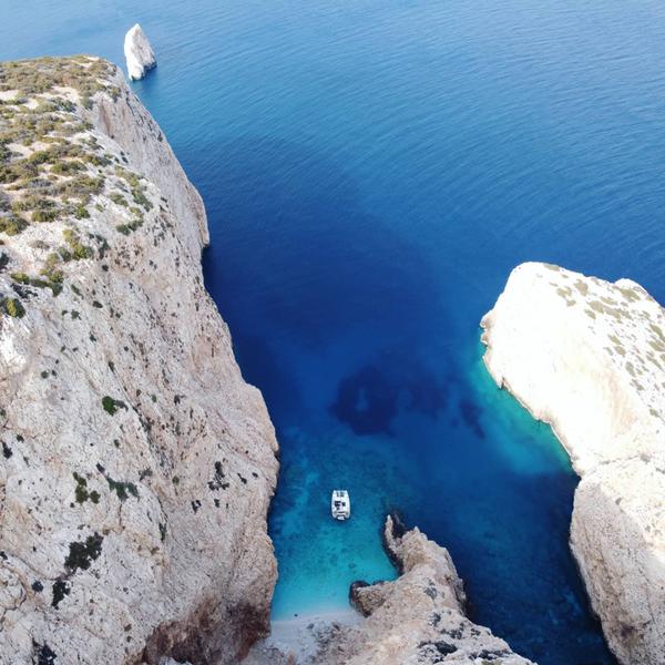 Book yachts online - catamaran - Lagoon 42 - Aktaia - rent